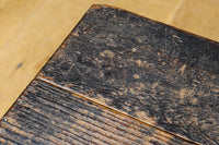 古色の風合いに時代を重ねた風格が漂う銭箱　DC7907