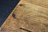 時代を重ねた古色の色合いで趣きのある銭箱　DC7908