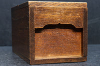 時代を重ねた古色の色合いで趣きのある銭箱　DC7908