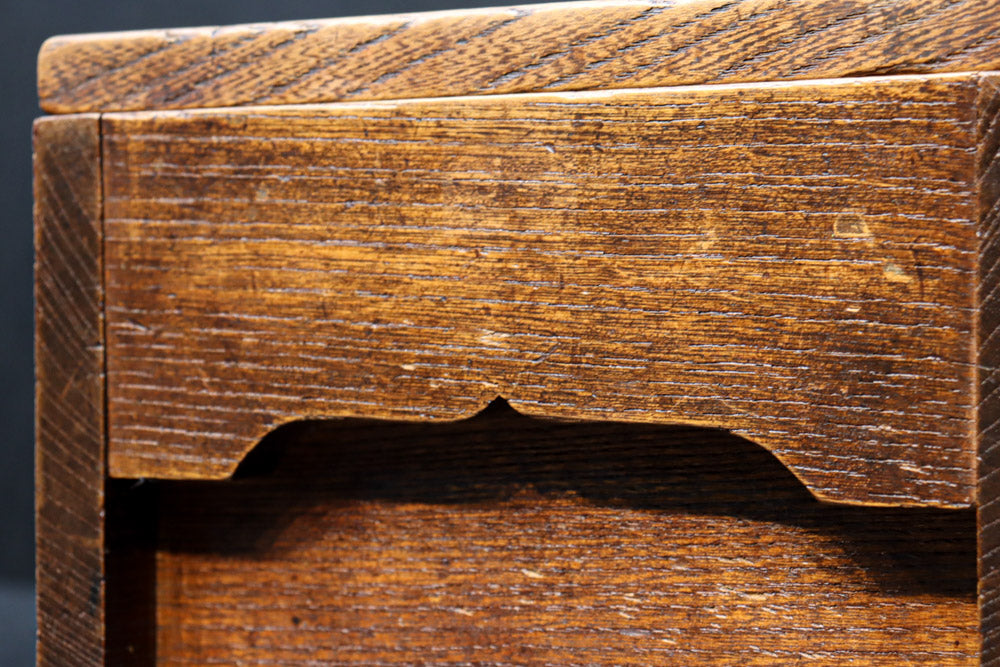 時代を重ねた古色の色合いで趣きのある銭箱 DC7908 – 古福庵