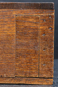 時代を重ねた古色の色合いで趣きのある銭箱　DC7908