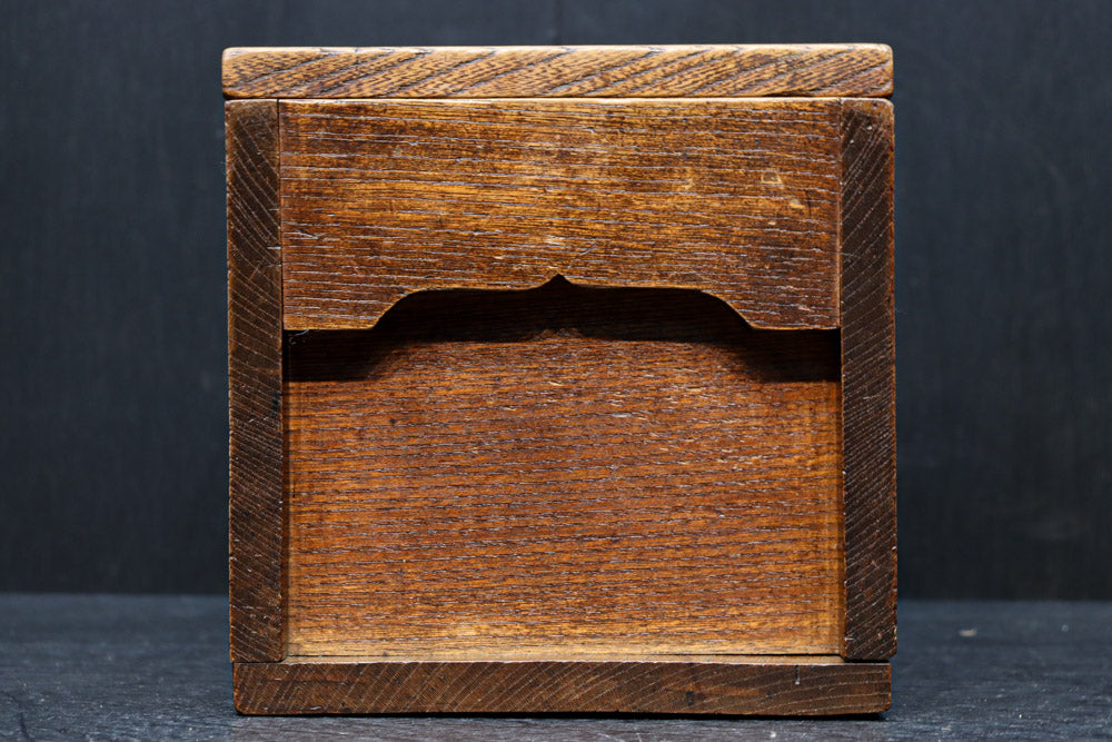 時代を重ねた古色の色合いで趣きのある銭箱 DC7908 – 古福庵