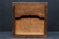 時代を重ねた古色の色合いで趣きのある銭箱　DC7908