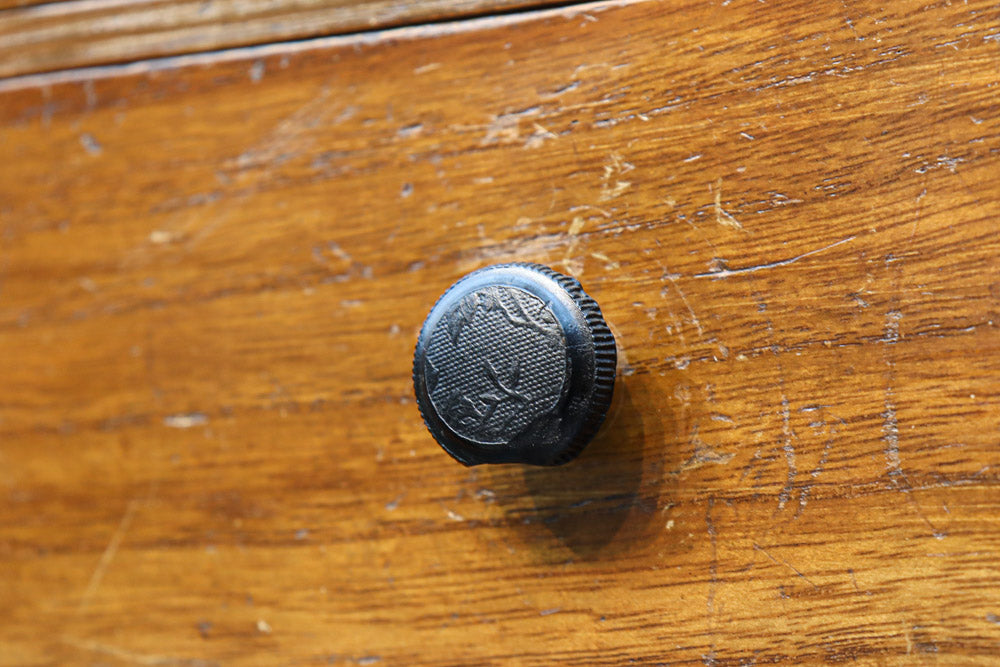 落ち着いた色彩が風格を感じさせる針箱　DC7909