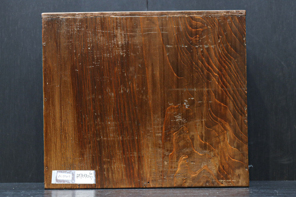 落ち着いた色彩が風格を感じさせる針箱　DC7909