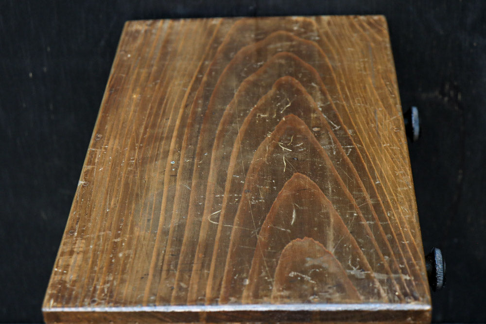 落ち着いた色彩が風格を感じさせる針箱　DC7909