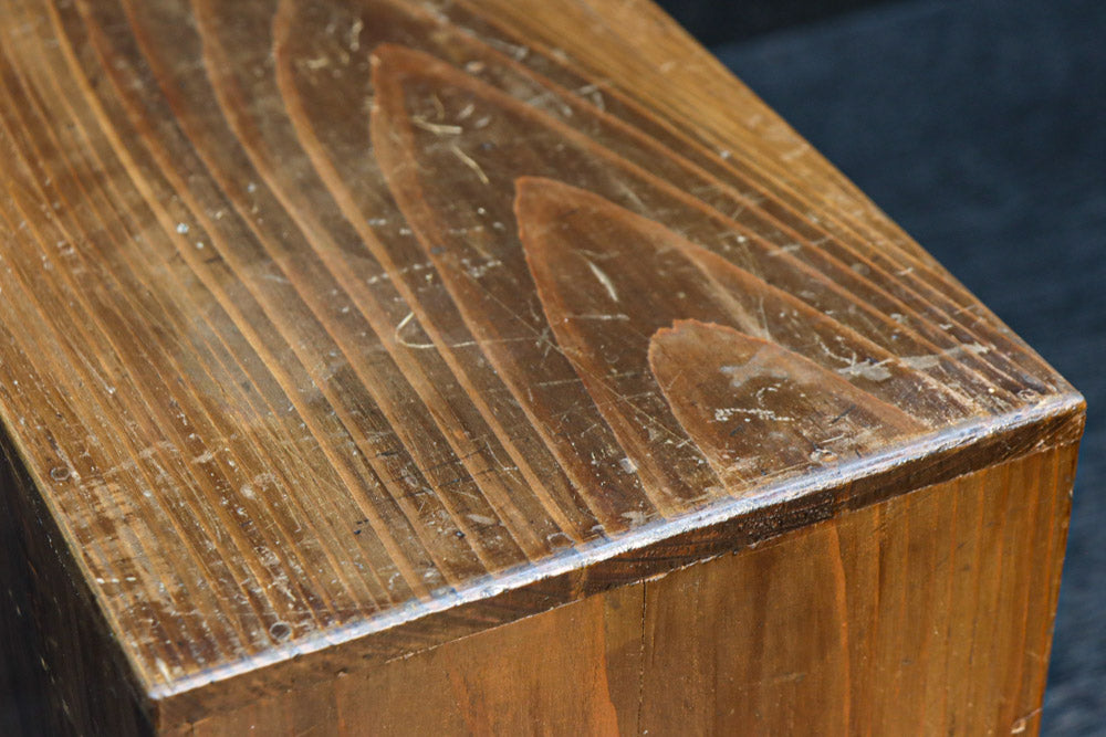 落ち着いた色彩が風格を感じさせる針箱　DC7909