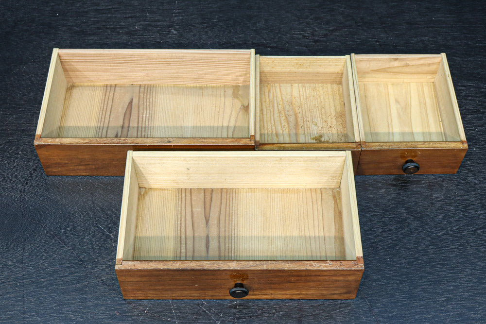 落ち着いた色彩が風格を感じさせる針箱　DC7909