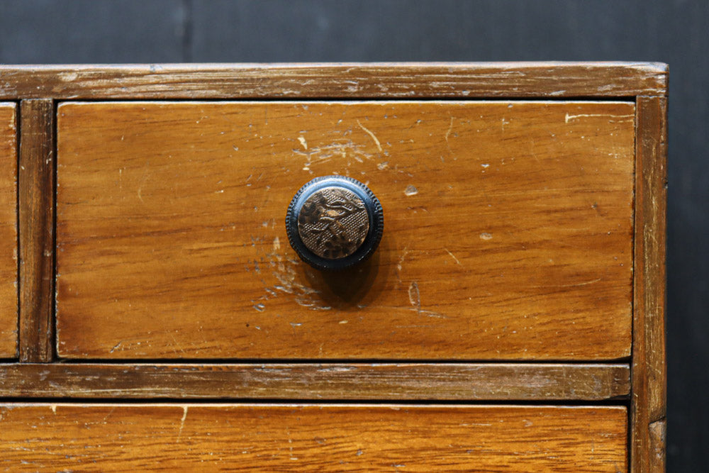 落ち着いた色彩が風格を感じさせる針箱　DC7909