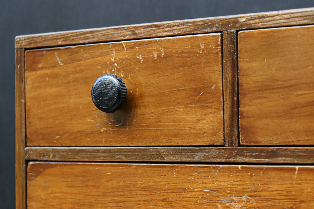 落ち着いた色彩が風格を感じさせる針箱　DC7909