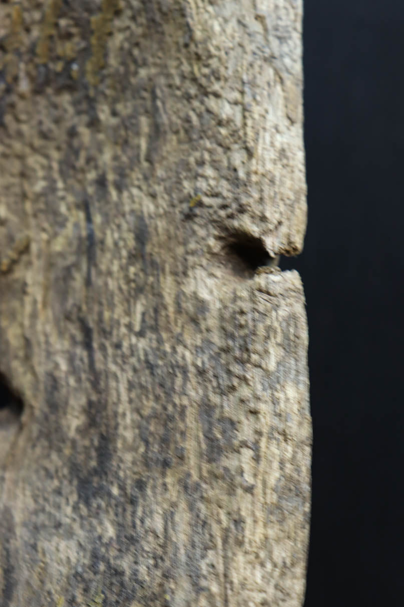 自然の風合いが見事な味わい深い表情の木彫り能面 DC7919 – 古福