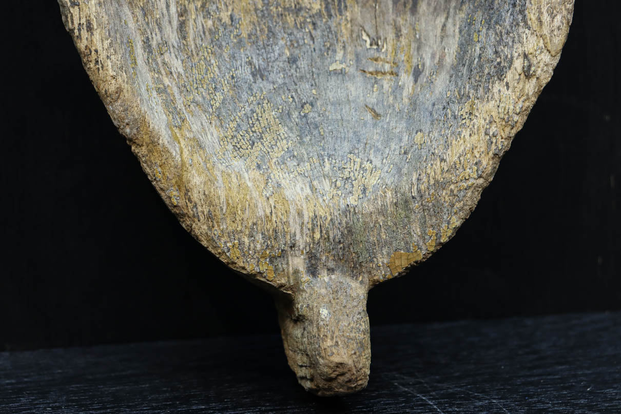 自然の風合いが見事な味わい深い表情の木彫り能面 DC7919 – 古福