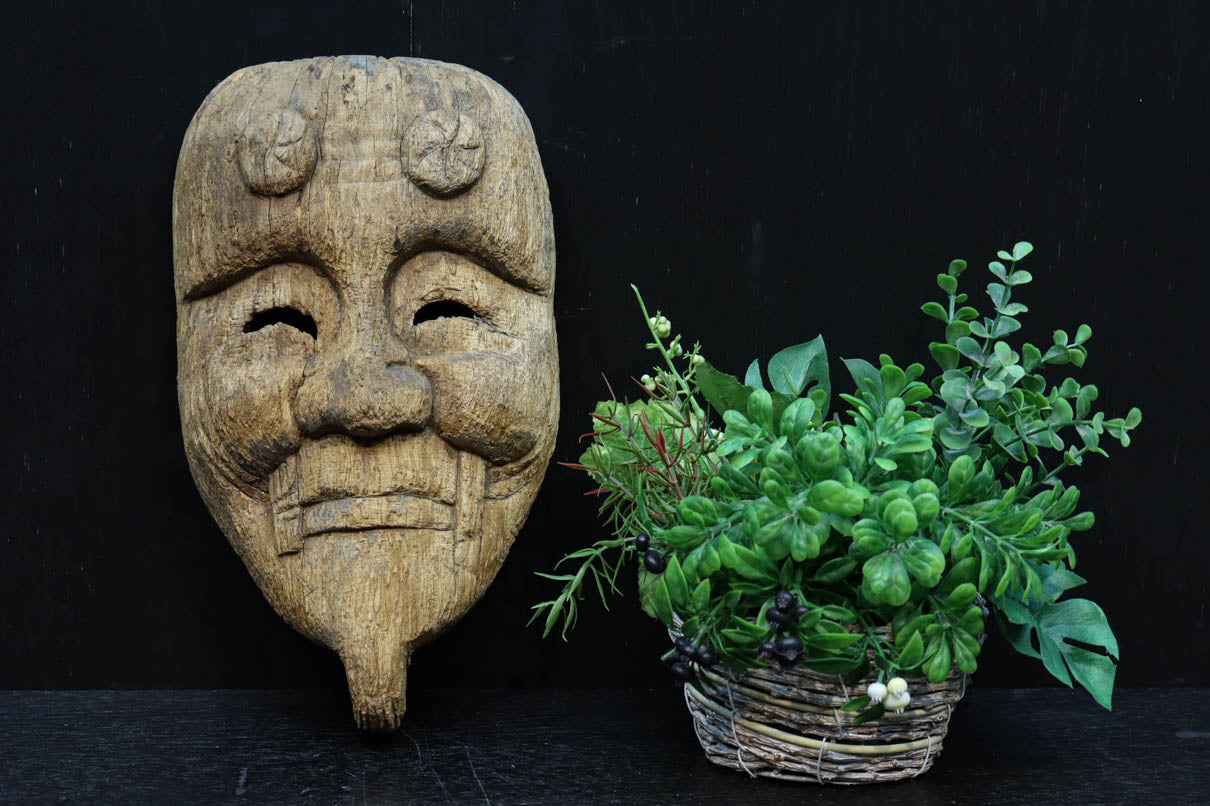 自然の風合いが見事な味わい深い表情の木彫り能面 DC7919 – 古福庵