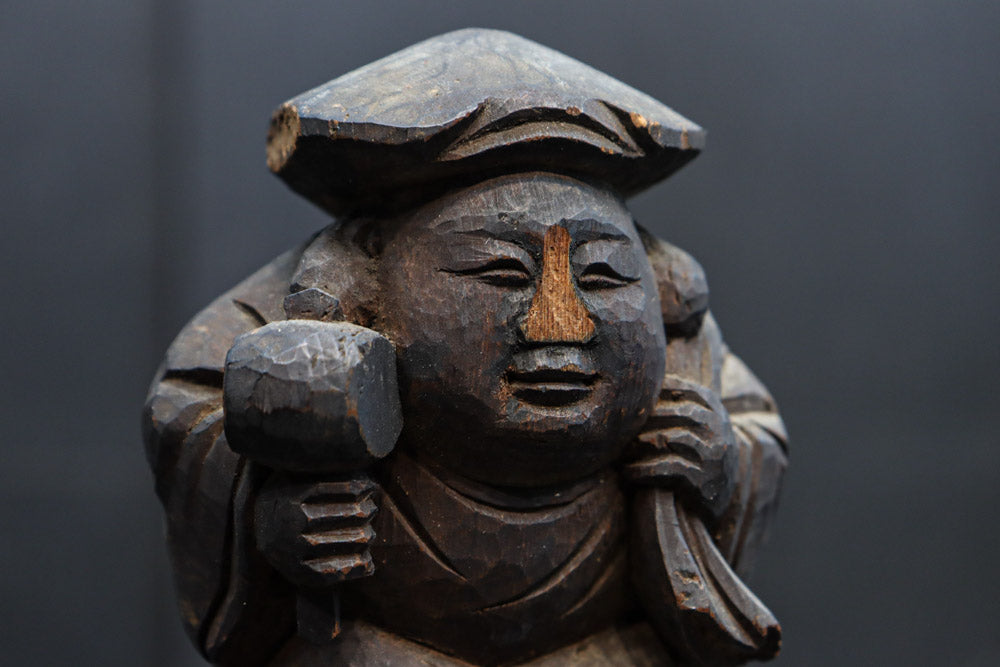 温かみ溢れる木彫りの小さな大黒様　DC7922abc　在庫(a:1 b:1 c:0)個