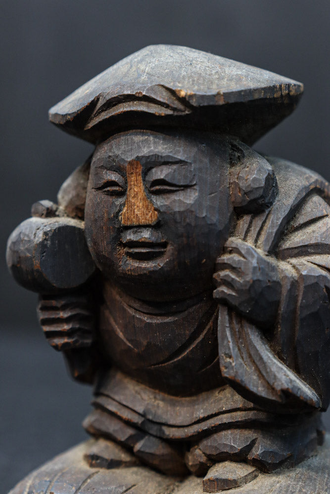 温かみ溢れる木彫りの小さな大黒様　DC7922abc　在庫(a:1 b:1 c:0)個