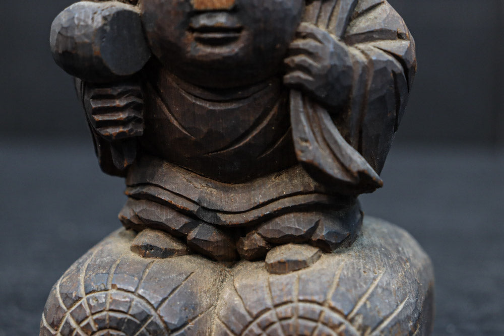 温かみ溢れる木彫りの小さな大黒様　DC7922abc　在庫(a:1 b:1 c:0)個