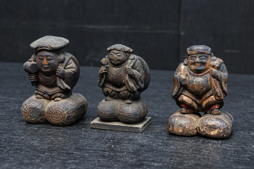 温かみ溢れる木彫りの小さな大黒様　DC7922abc　在庫(a:1 b:1 c:0)個