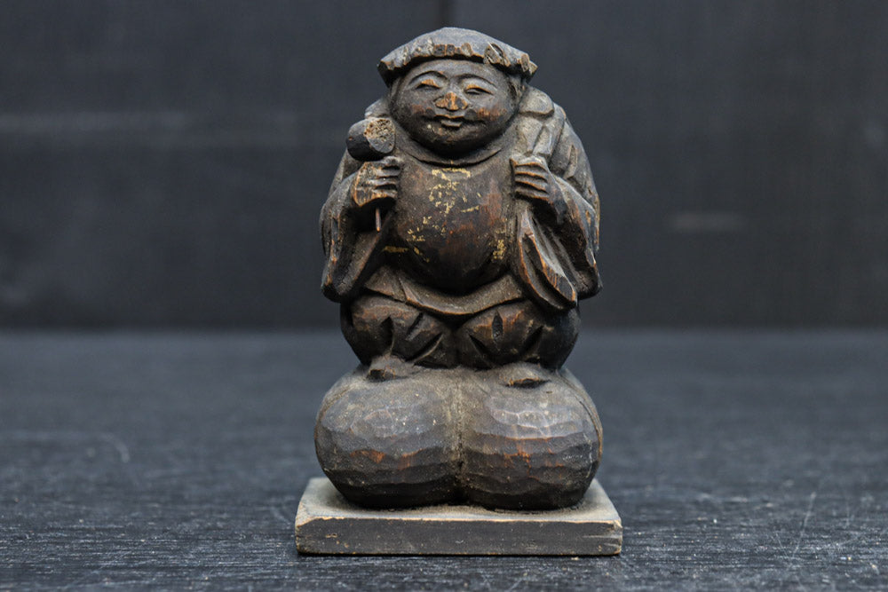 温かみ溢れる木彫りの小さな大黒様　DC7922abc　在庫(a:1 b:1 c:0)個