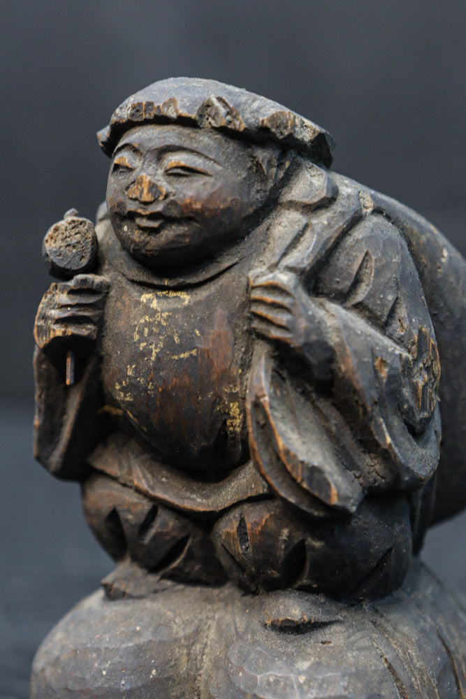 温かみ溢れる木彫りの小さな大黒様　DC7922abc　在庫(a:1 b:1 c:0)個