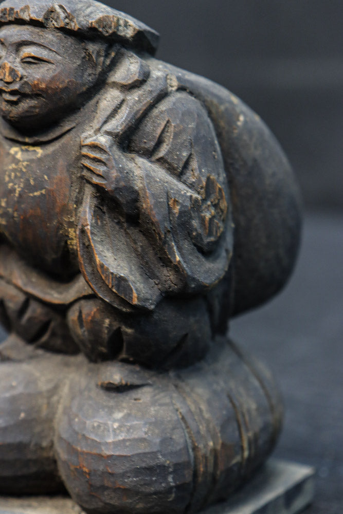 温かみ溢れる木彫りの小さな大黒様　DC7922abc　在庫(a:1 b:1 c:0)個