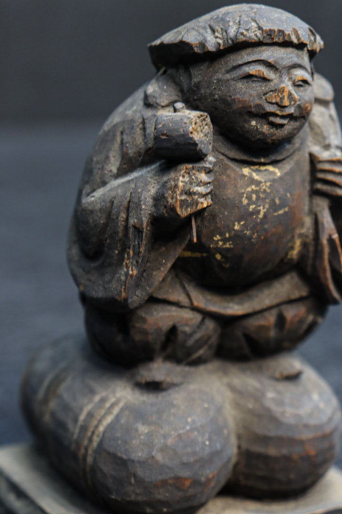 温かみ溢れる木彫りの小さな大黒様　DC7922abc　在庫(a:1 b:1 c:0)個