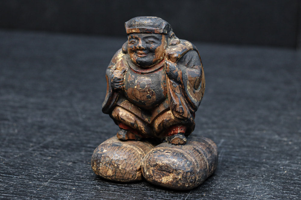 温かみ溢れる木彫りの小さな大黒様　DC7922abc　在庫(a:1 b:1 c:0)個