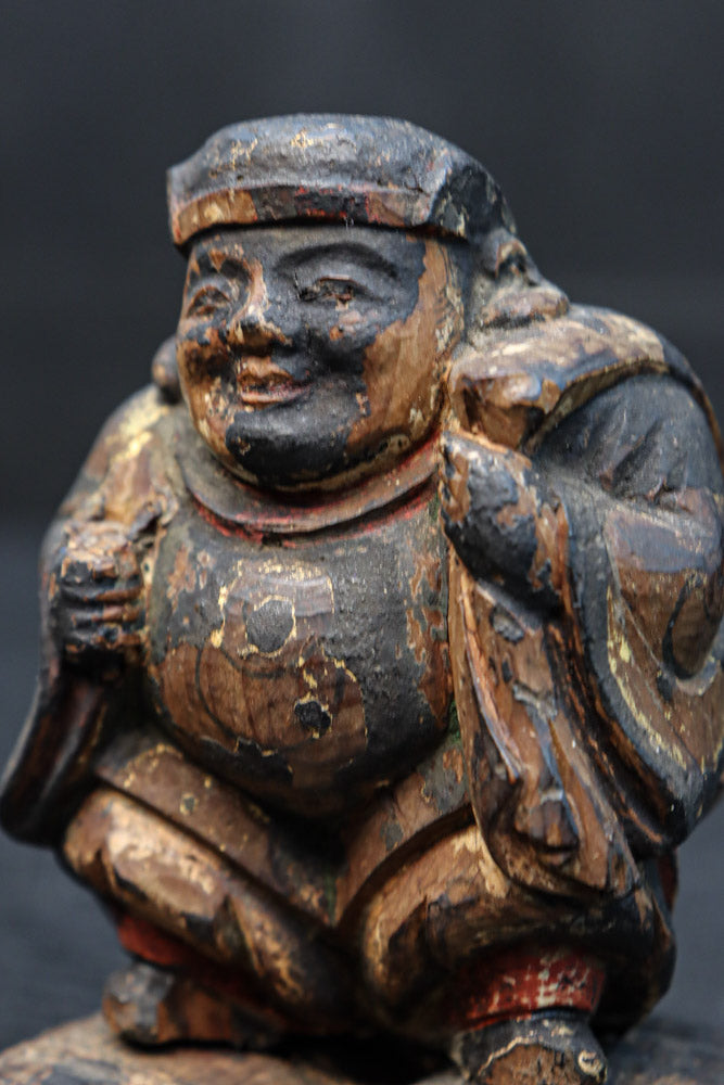 温かみ溢れる木彫りの小さな大黒様　DC7922abc　在庫(a:1 b:1 c:0)個