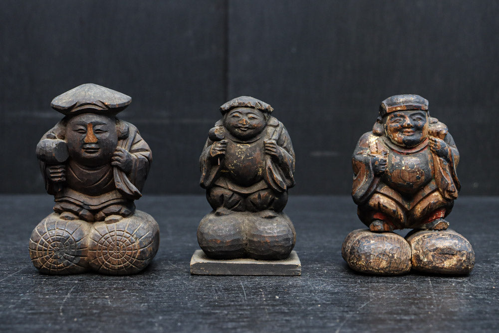 温かみ溢れる木彫りの小さな大黒様　DC7922abc　在庫(a:1 b:1 c:0)個