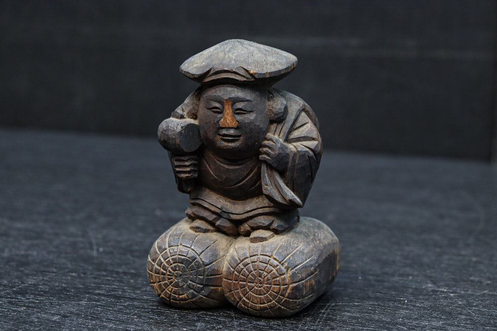 温かみ溢れる木彫りの小さな大黒様　DC7922abc　在庫(a:1 b:1 c:0)個