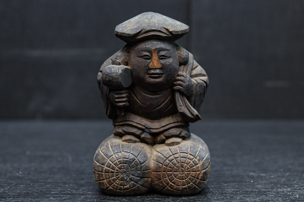 温かみ溢れる木彫りの小さな大黒様　DC7922abc　在庫(a:1 b:1 c:0)個
