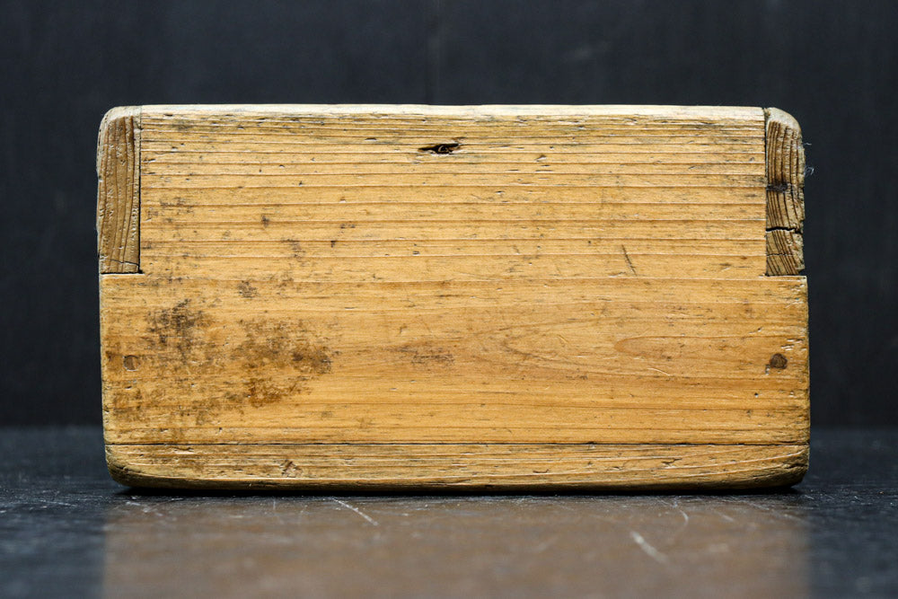 木地の優しい風合いに味わい溢れる一升マス　DC7923