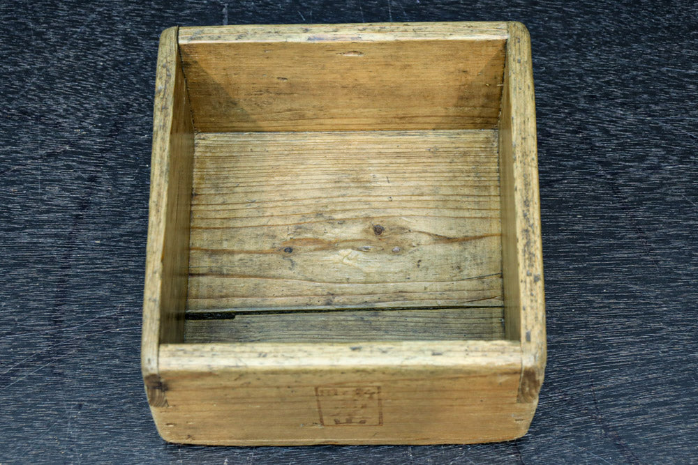 木地の優しい風合いに味わい溢れる一升マス　DC7923