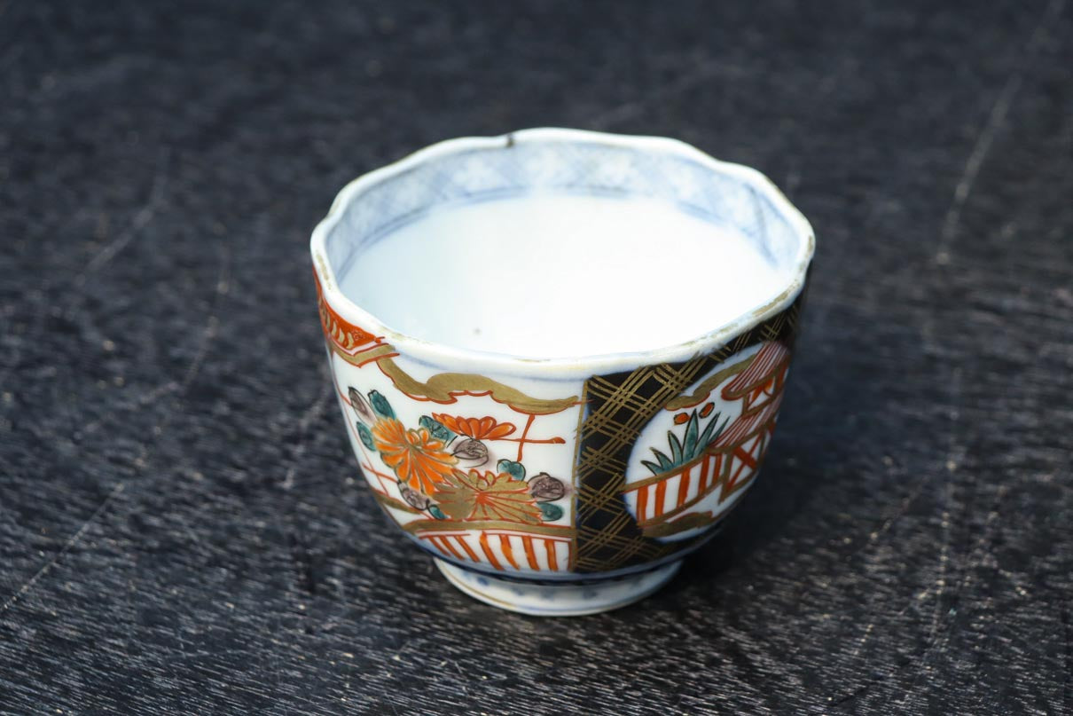 菊の花や家屋の絵柄が映える古伊万里の向付　DC7937　在庫5個