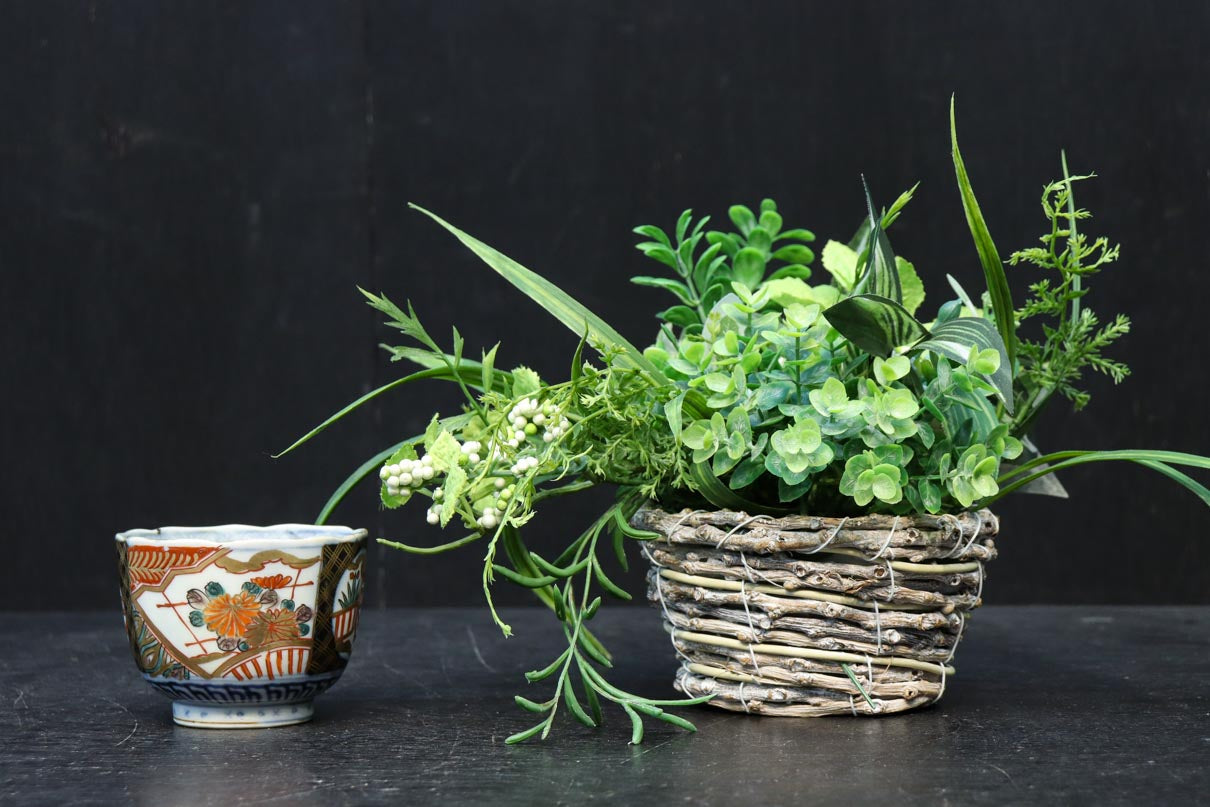 菊の花や家屋の絵柄が映える古伊万里の向付　DC7937　在庫5個