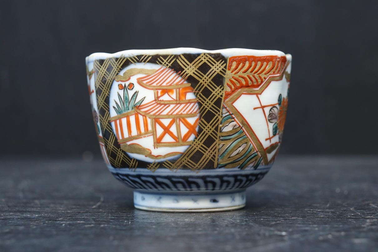 菊の花や家屋の絵柄が映える古伊万里の向付　DC7937　在庫5個