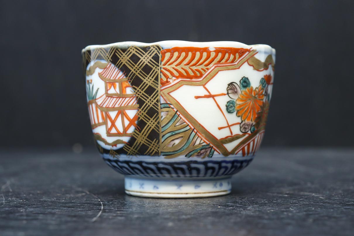 菊の花や家屋の絵柄が映える古伊万里の向付　DC7937　在庫5個