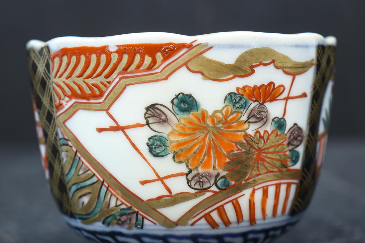 菊の花や家屋の絵柄が映える古伊万里の向付　DC7937　在庫5個