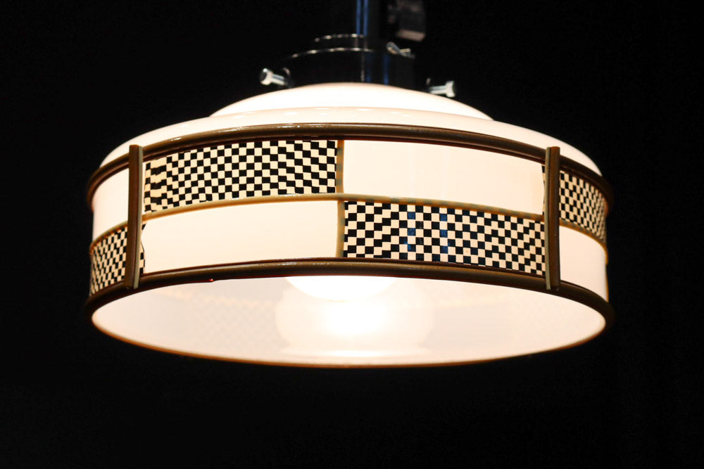 市松模様のセル装飾がレトロモダンに飾る電笠　DC7954