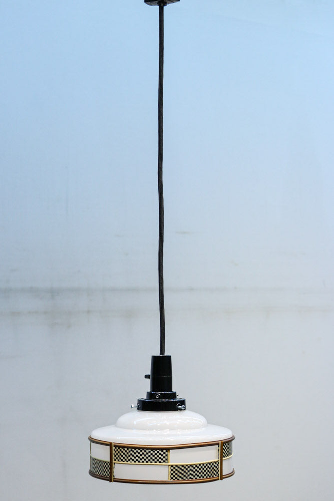 市松模様のセル装飾がレトロモダンに飾る電笠　DC7954