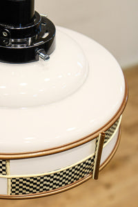 市松模様のセル装飾がレトロモダンに飾る電笠　DC7954