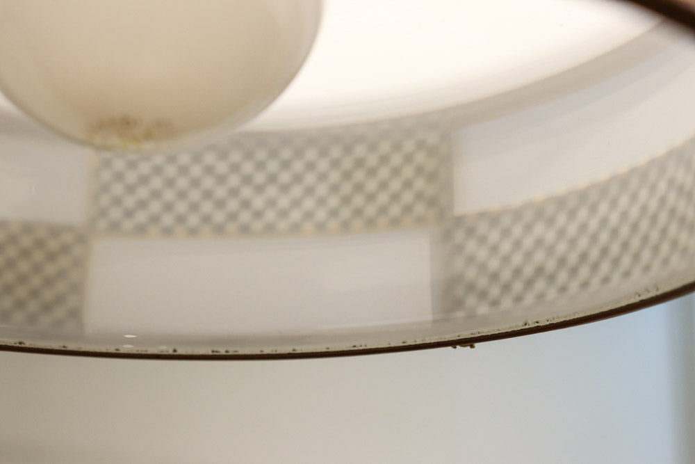 市松模様のセル装飾がレトロモダンに飾る電笠　DC7954