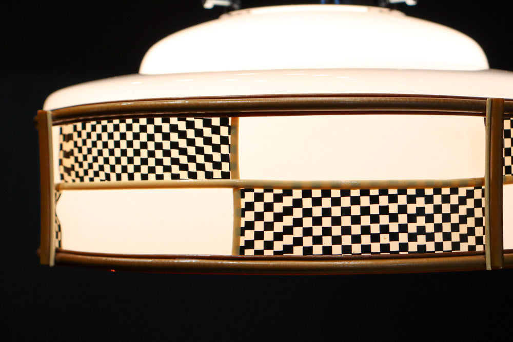 市松模様のセル装飾がレトロモダンに飾る電笠　DC7954