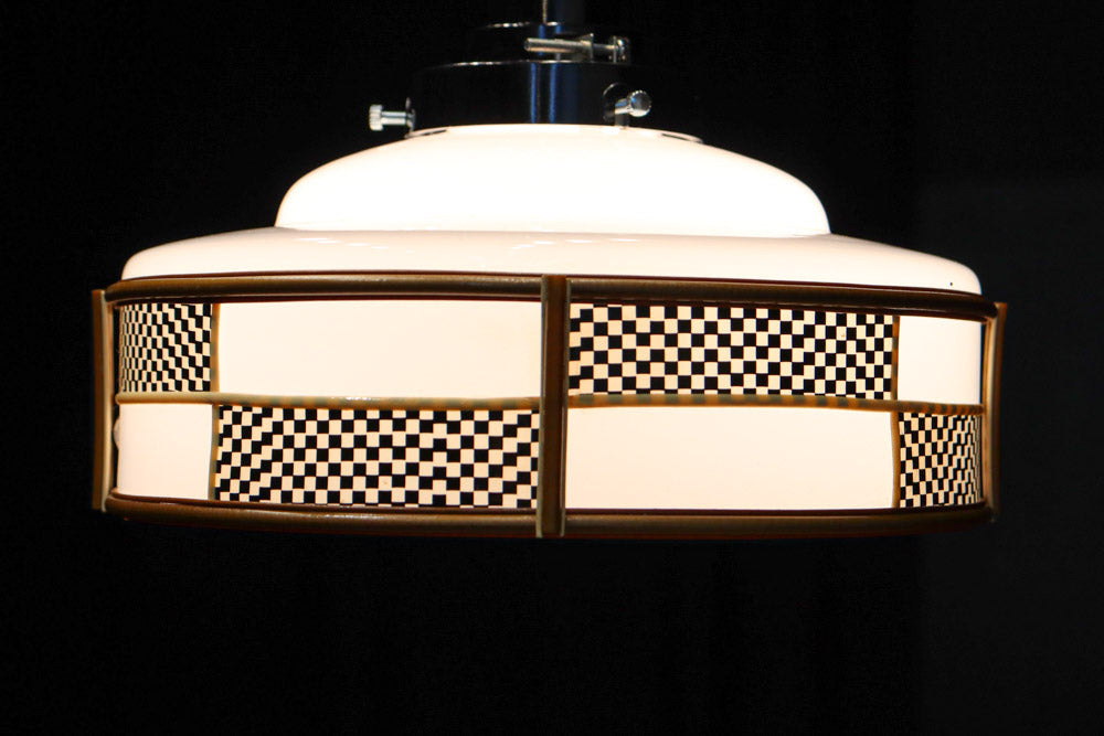 市松模様のセル装飾がレトロモダンに飾る電笠　DC7954