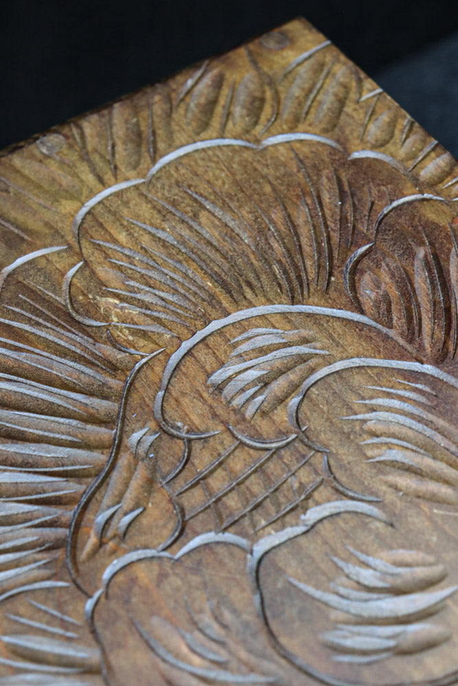 美しい花々が描かれる日光彫の小引き出し　DC7967