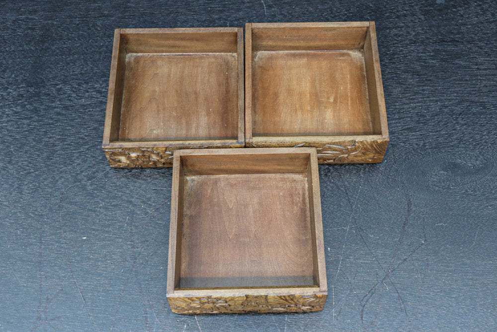 美しい花々が描かれる日光彫の小引き出し　DC7967