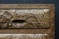 美しい花々が描かれる日光彫の小引き出し　DC7967