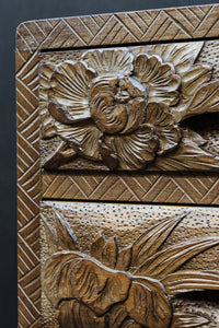 美しい花々が描かれる日光彫の小引き出し　DC7967