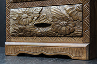 美しい花々が描かれる日光彫の小引き出し　DC7967