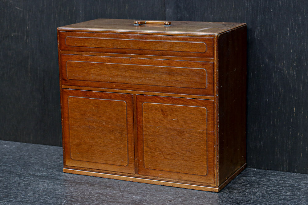 珍品！！上品な杉の柾目使いの小引き出し(針箱)　DC7969