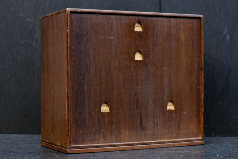 珍品！！上品な杉の柾目使いの小引き出し(針箱)　DC7969